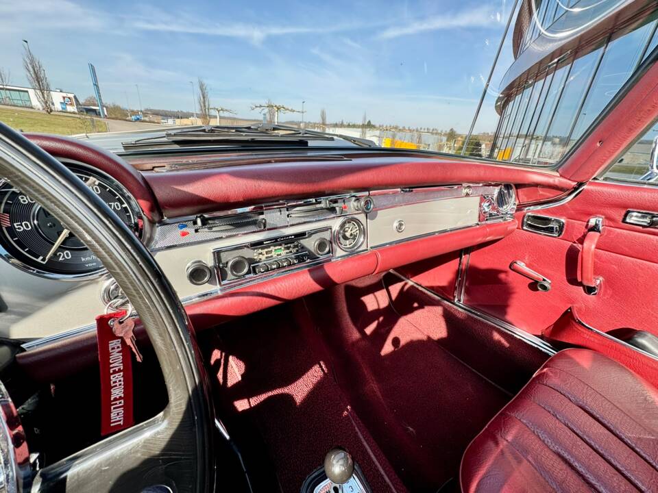 Afbeelding 17/23 van Mercedes-Benz 280 SL (1970)