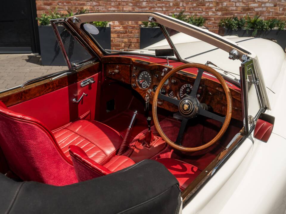 Image 49/58 of Jaguar XK 140 SE DHC (1955)