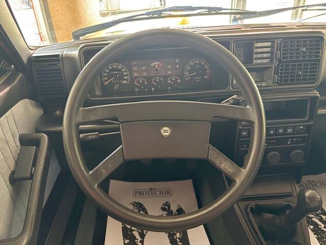 Image 10/14 of Lancia Delta (1990)