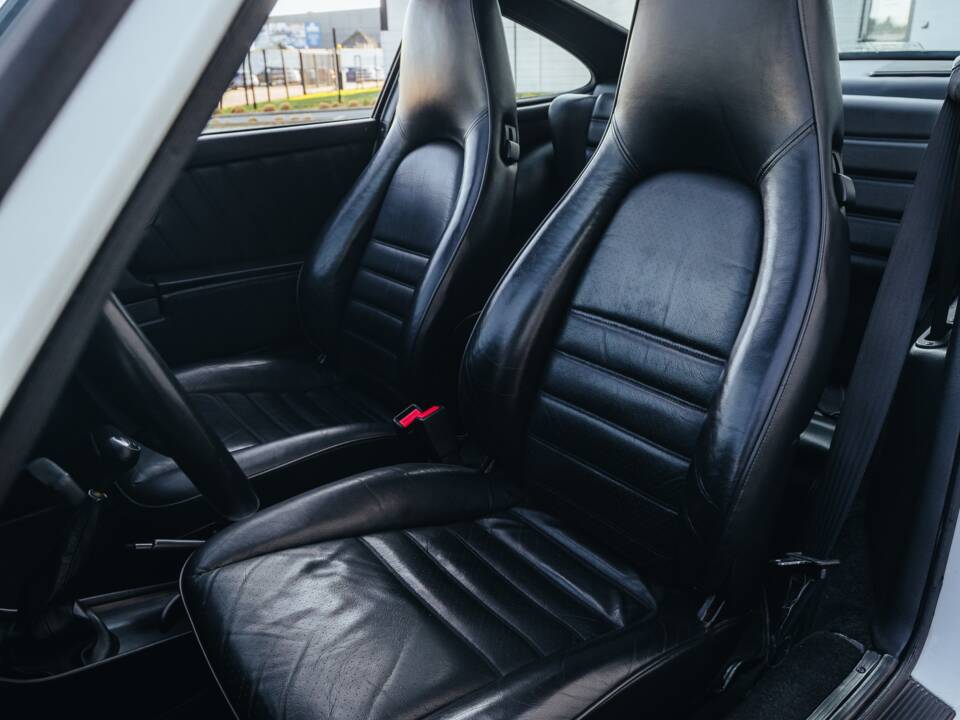 Bild 17/27 von Porsche 911 Carrera 3.2 (1989)