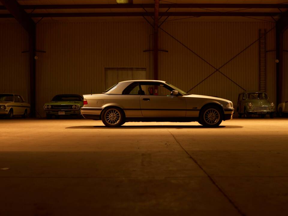 Immagine 18/27 di BMW 328i (1995)