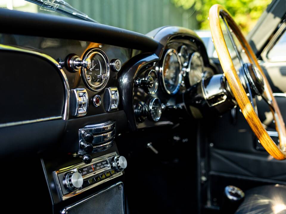 Bild 34/43 von Aston Martin DB 6 Vantage (1967)