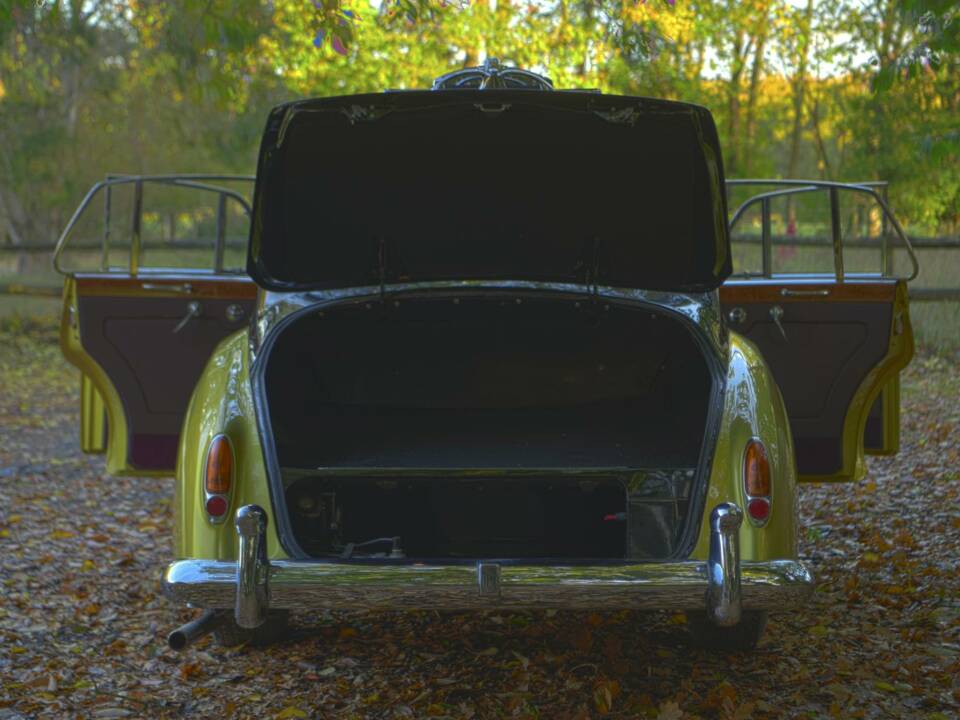 Image 16/38 of Rolls-Royce Silver Cloud I (1959)