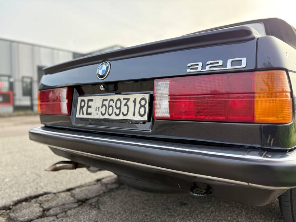 Image 25/27 de BMW 320i (1989)