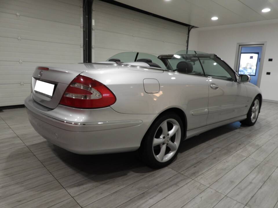 Bild 4/15 von Mercedes-Benz CLK 200 K (2004)