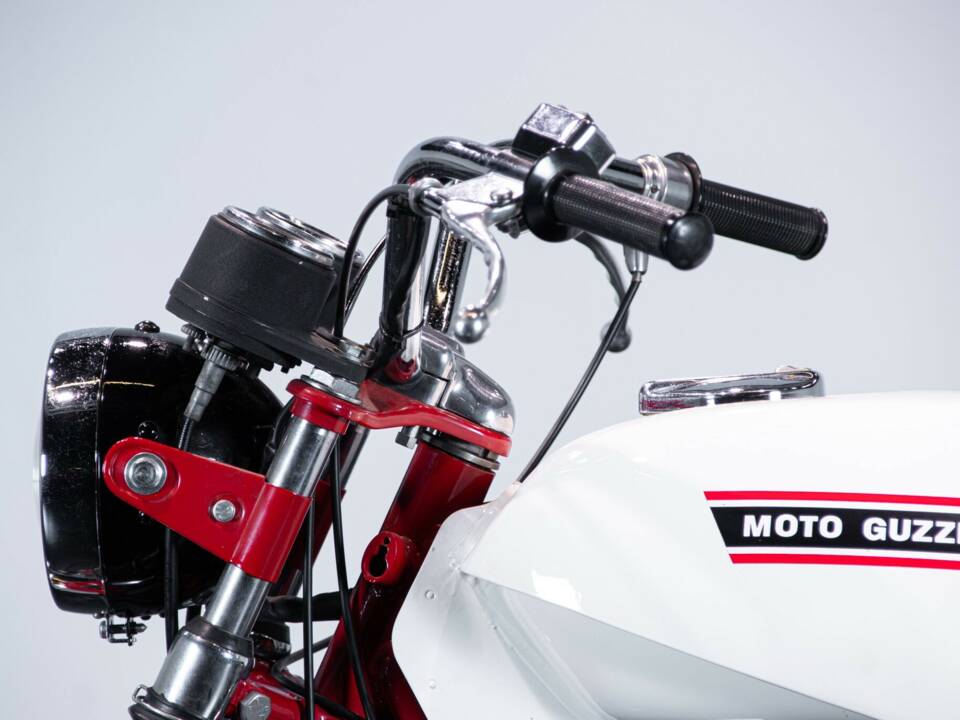Image 22/50 of Moto Guzzi Stornello 125 II (1971)