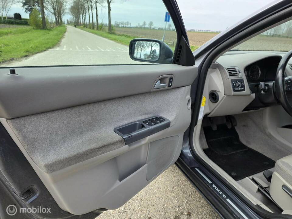 Image 17/33 de Volvo V50 2.4 (2005)