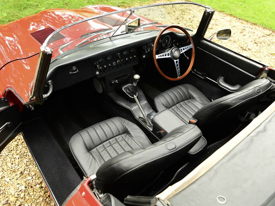 Immagine 33/50 di Jaguar E-Type (1968)