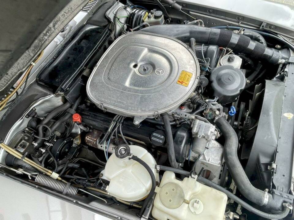 Image 24/36 de Mercedes-Benz 560 SL (1986)