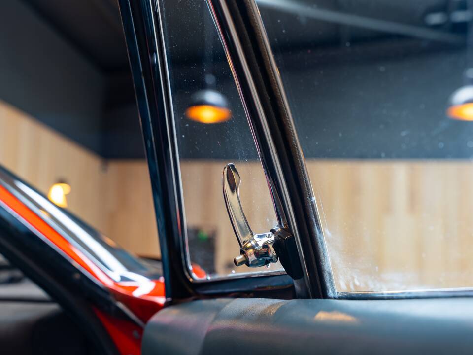 Image 53/74 of Ferrari 365 GTB/4 Daytona (1971)