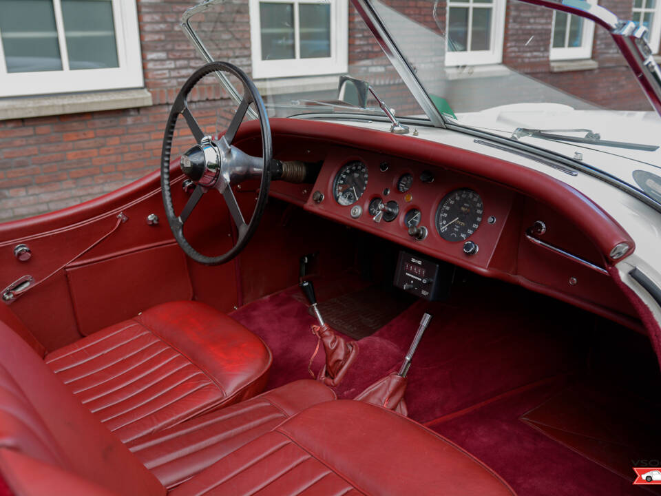 Image 9/19 of Jaguar XK 120 SE OTS (1954)