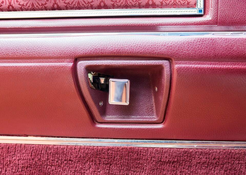 Bild 183/200 von Cadillac Coupe DeVille (1968)
