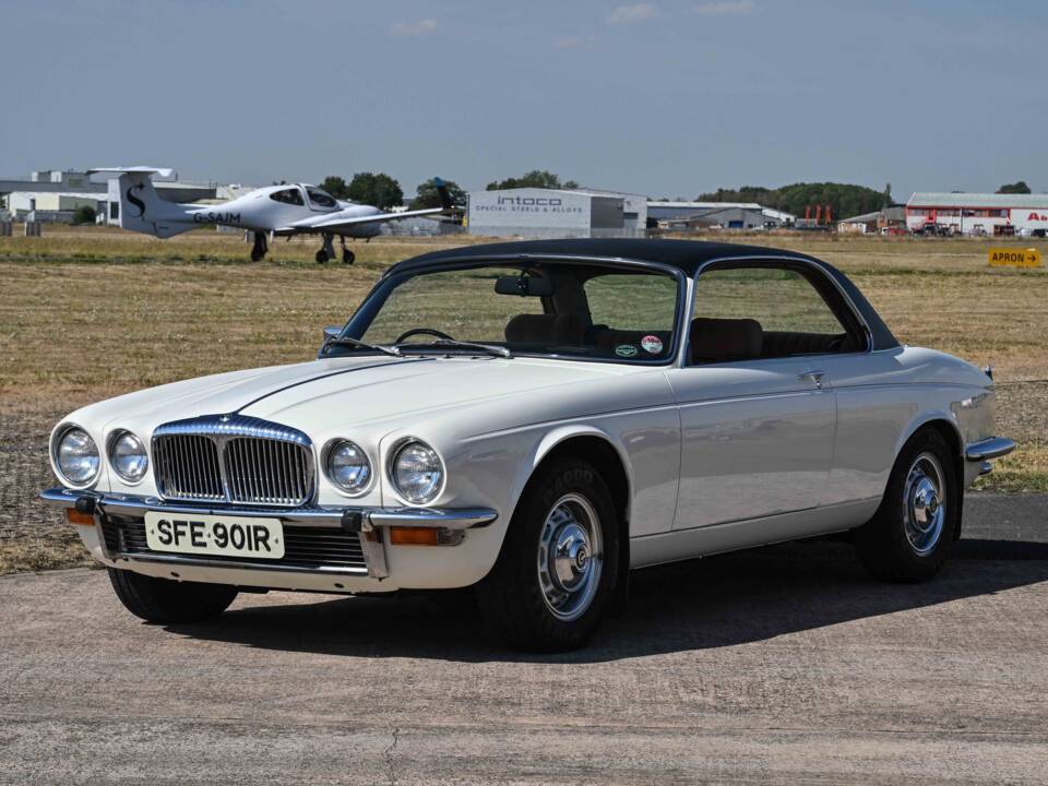 Bild 1/36 von Daimler Sovereign 4.2 (1976)