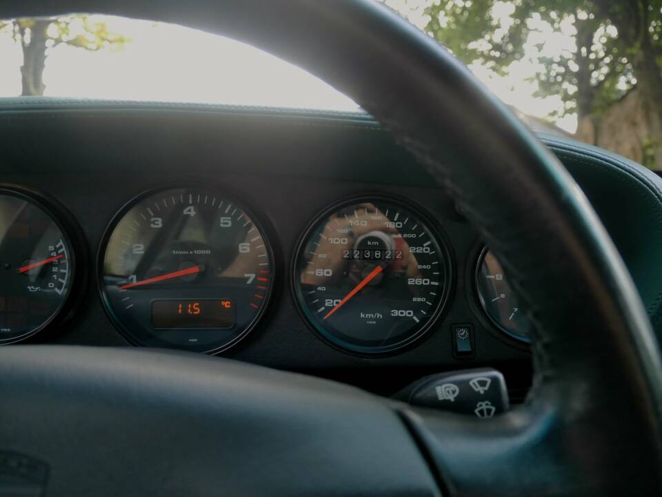 Image 35/36 de Porsche 911 Carrera 4S (1998)