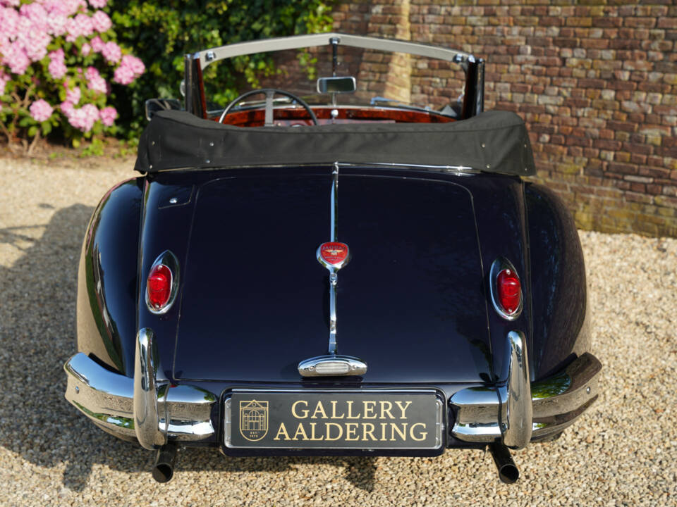 Image 14/50 de Jaguar XK 140 DHC (1954)