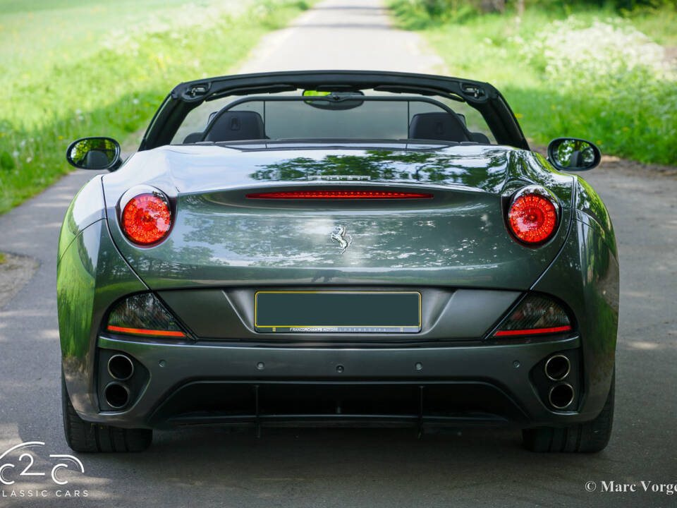 Image 74/85 de Ferrari California (2010)