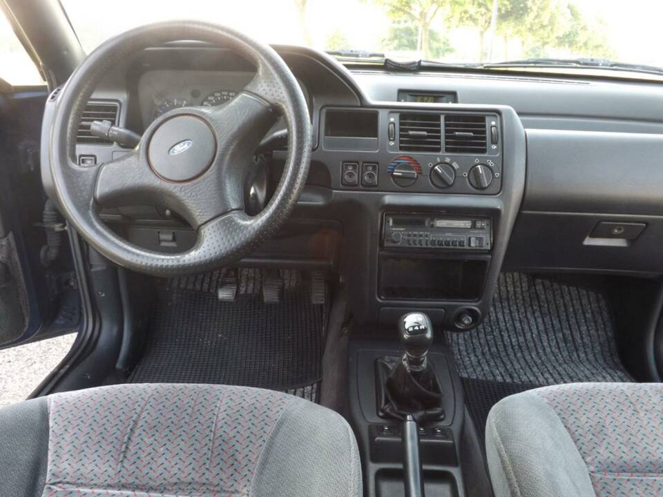 Imagen 33/50 de Ford Escort 1.8 16v (1992)