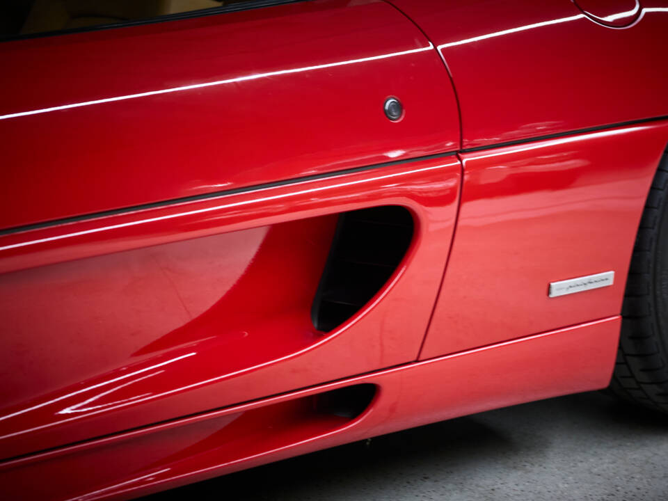 Image 46/99 of Ferrari F 355 Berlinetta (1997)