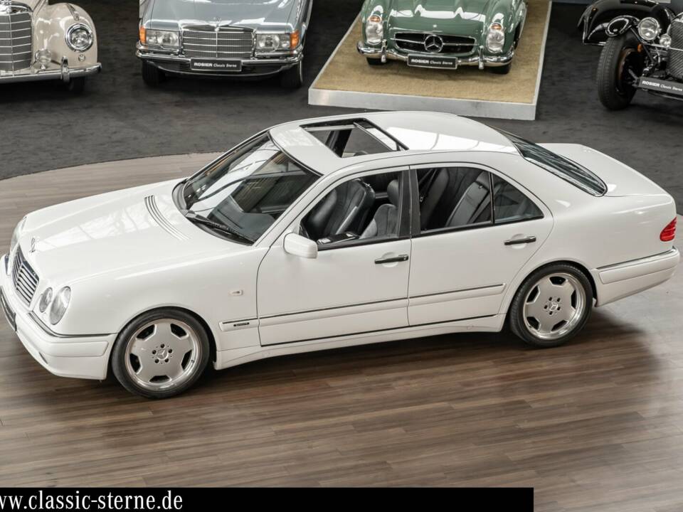 Imagen 9/15 de Mercedes-Benz E 60 AMG (1997)