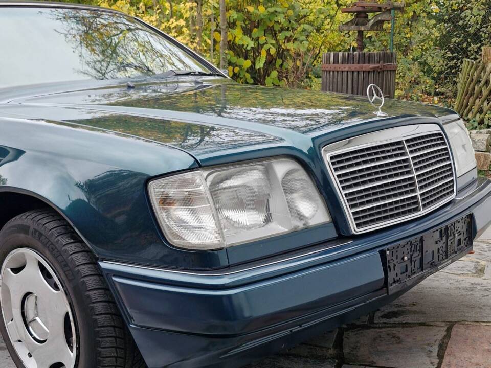 Afbeelding 8/38 van Mercedes-Benz E 200 (1995)
