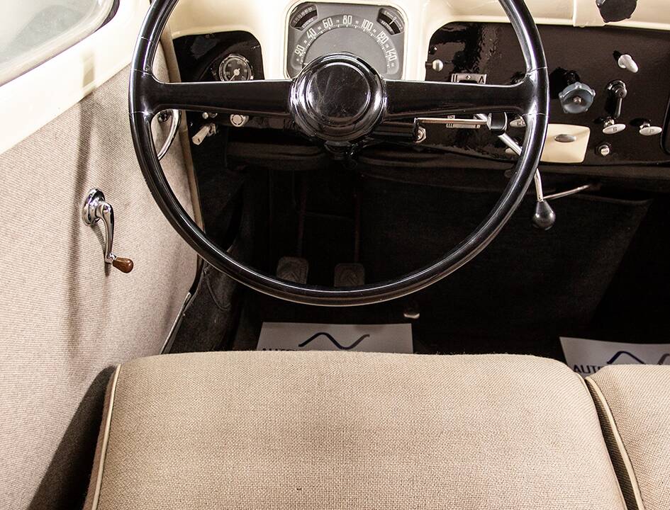 Immagine 14/35 di Citroën Traction Avant 11 légère (1955)