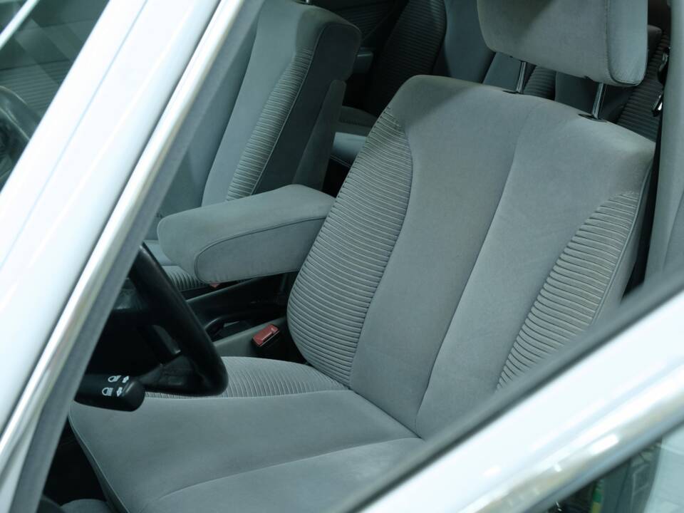 Bild 33/50 von Mercedes-Benz 500 SE (1990)