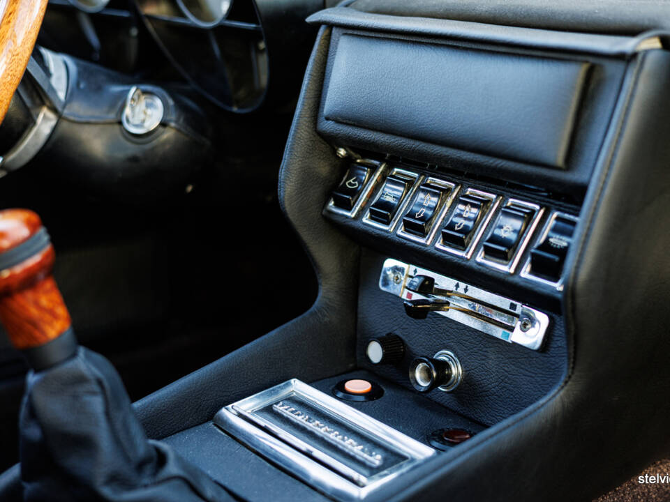 Image 35/49 de Alfa Romeo Montreal (1974)