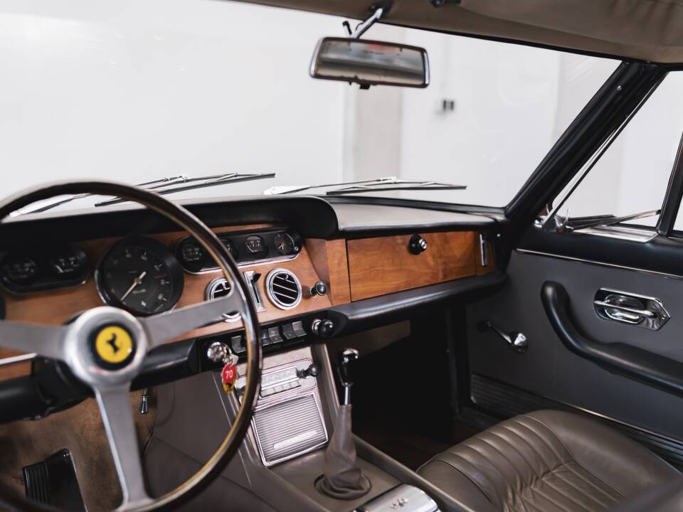 Image 91/100 of Ferrari 330 GT 2+2 (1965)