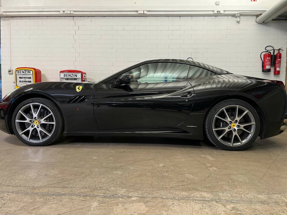 Afbeelding 18/19 van Ferrari California (2010)