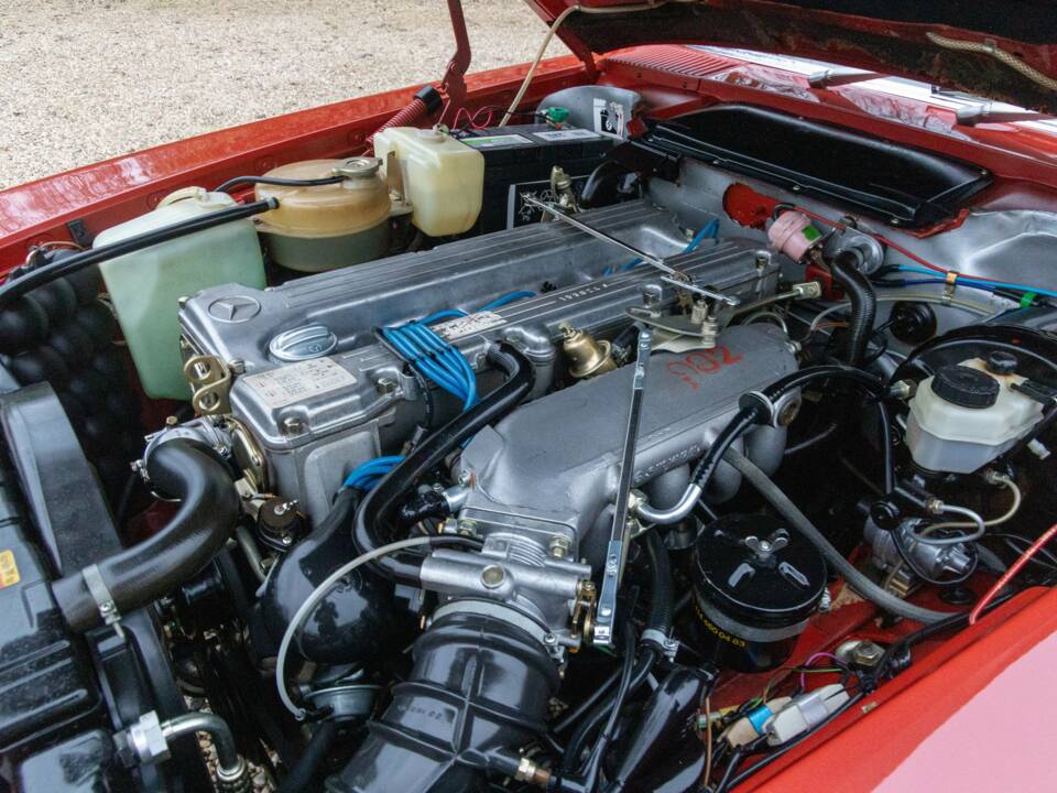 Bild 32/50 von Mercedes-Benz 280 SLC (1975)