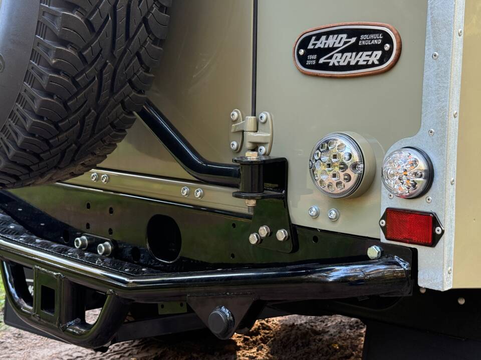 Bild 22/31 von Land Rover Defender 110 (2005)