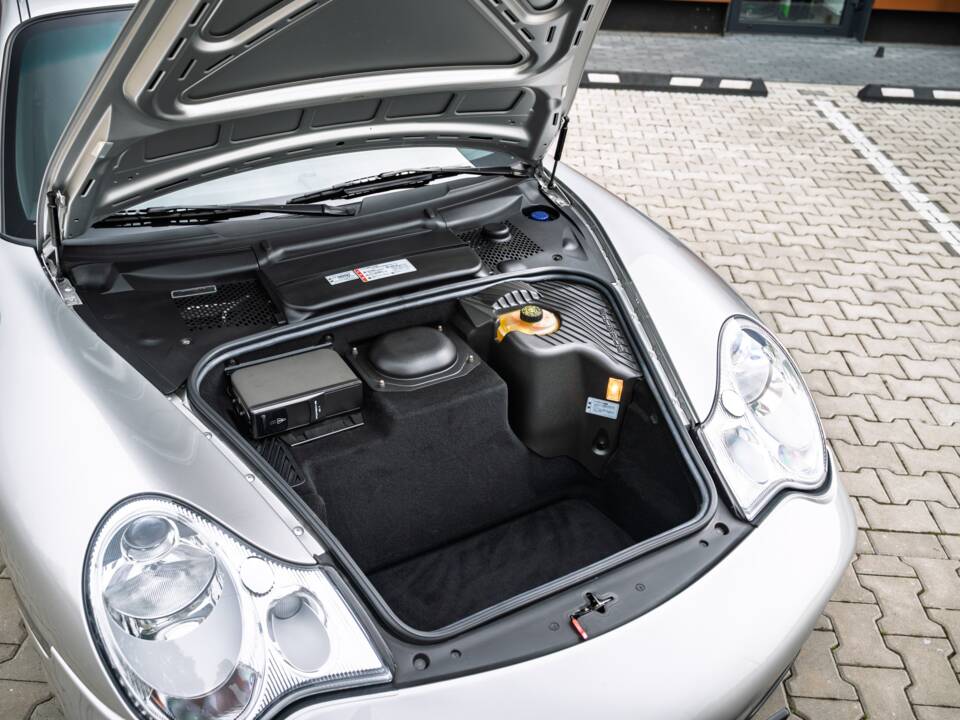 Afbeelding 18/73 van Porsche 911 Carrera 4S (2002)