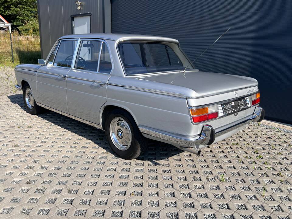 Image 5/30 of BMW 2000 tilux (1968)