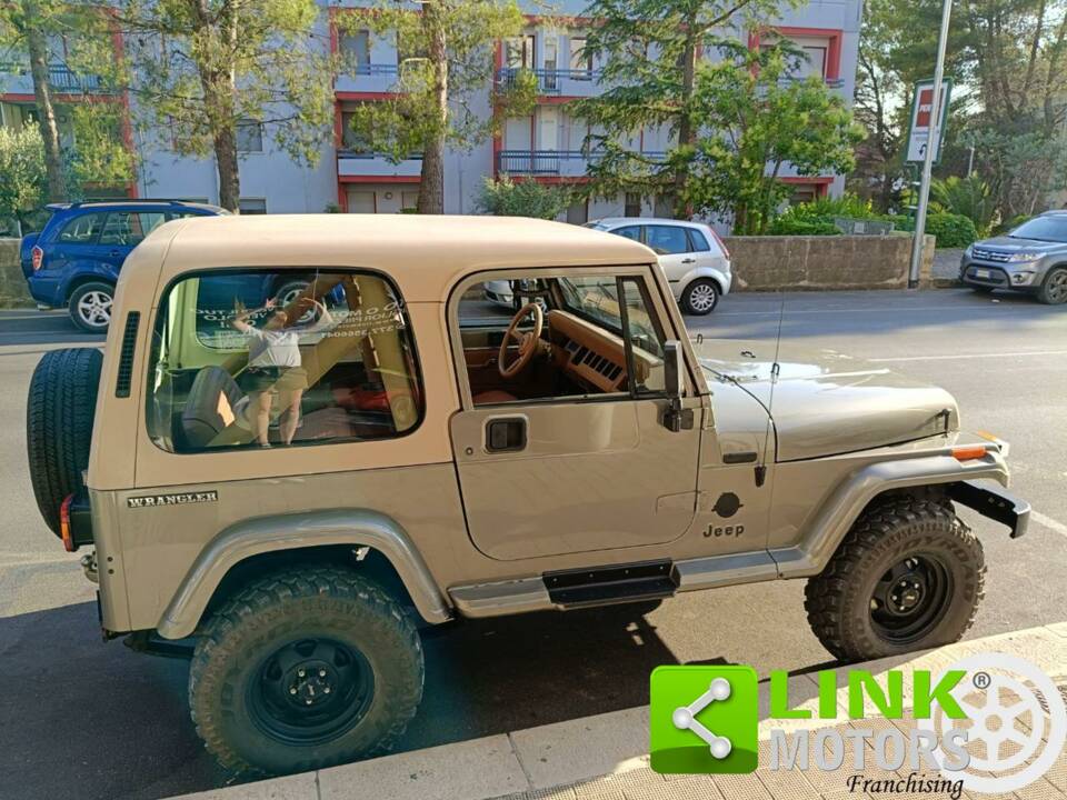 Image 9/10 of Jeep Wrangler 2.5L (1989)