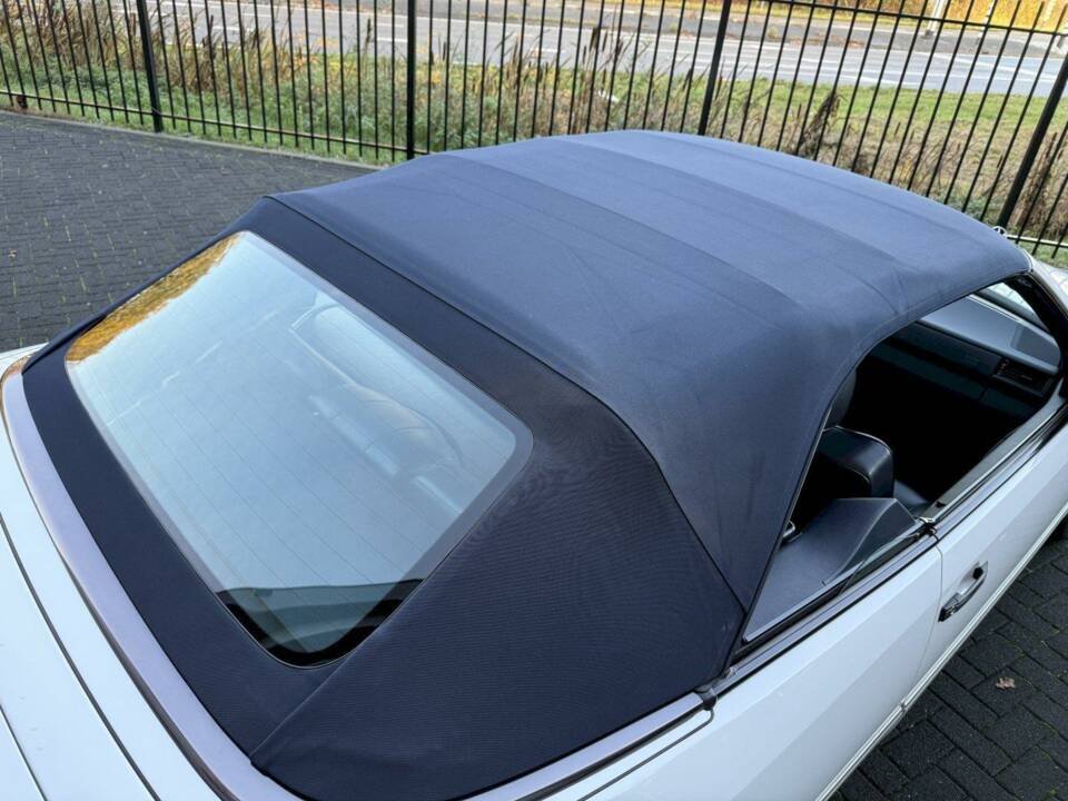 Image 25/36 of Mercedes-Benz E 200 (1994)