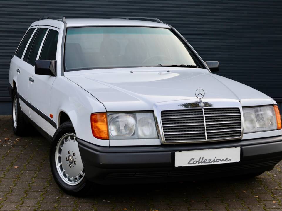 Immagine 18/18 di Mercedes-Benz 200 TE (1989)