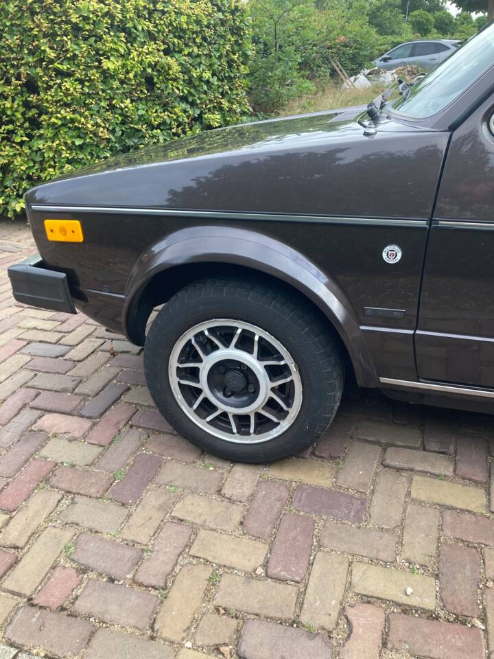 Immagine 4/10 di Volkswagen Golf I Cabrio GLi 1.8 (1986)