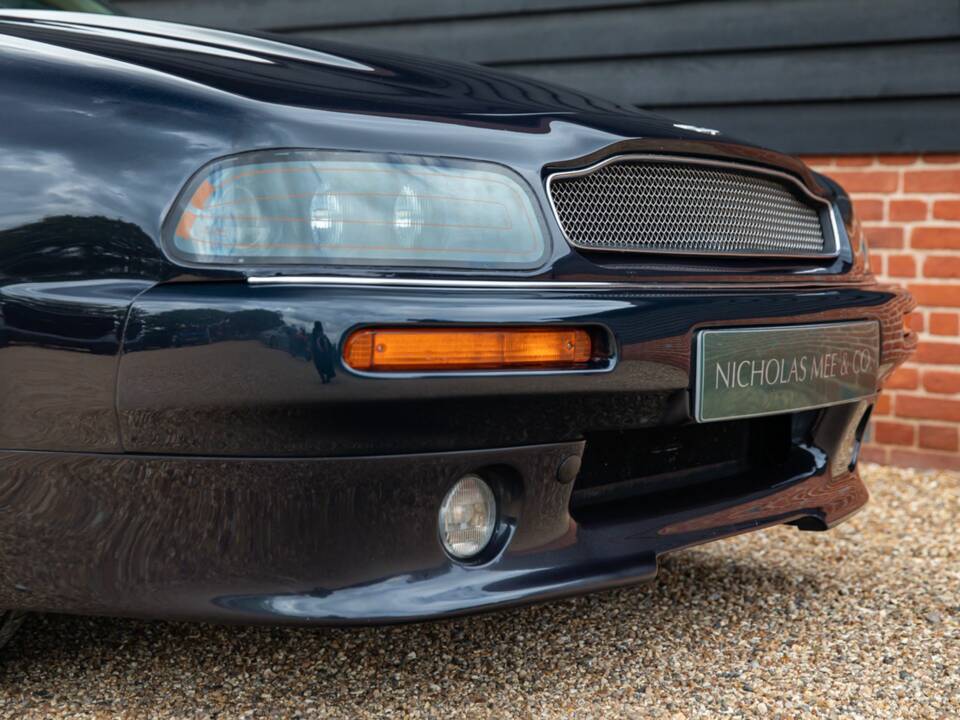 Image 9/50 of Aston Martin V8 Coupé (1998)