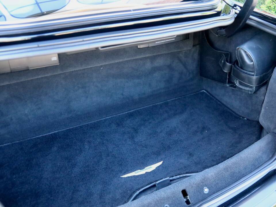 Image 15/50 of Aston Martin V12 Vanquish (2002)