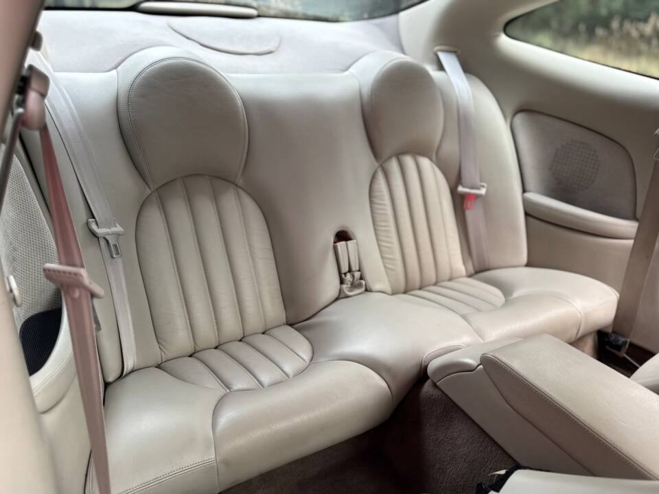 Image 29/40 de Jaguar XKR (1998)