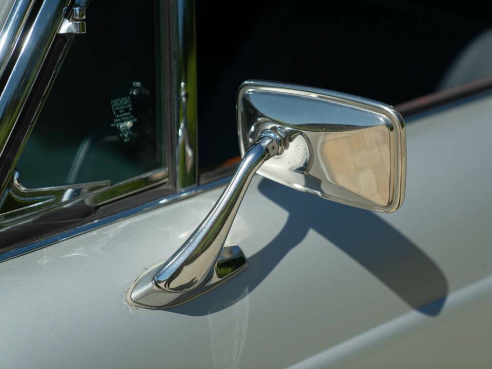 Image 17/50 of Jaguar XJ 6 4.2 (1970)