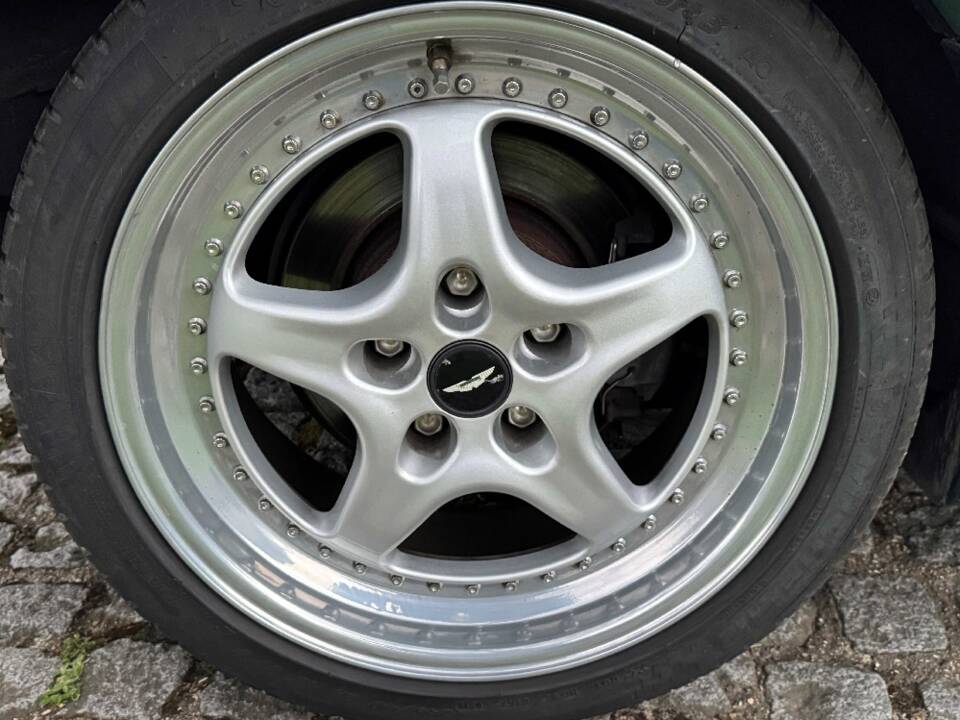 Image 25/44 of Aston Martin DB 7 Volante (1998)