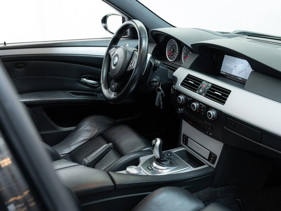 Bild 12/32 von BMW M5 Touring (2007)