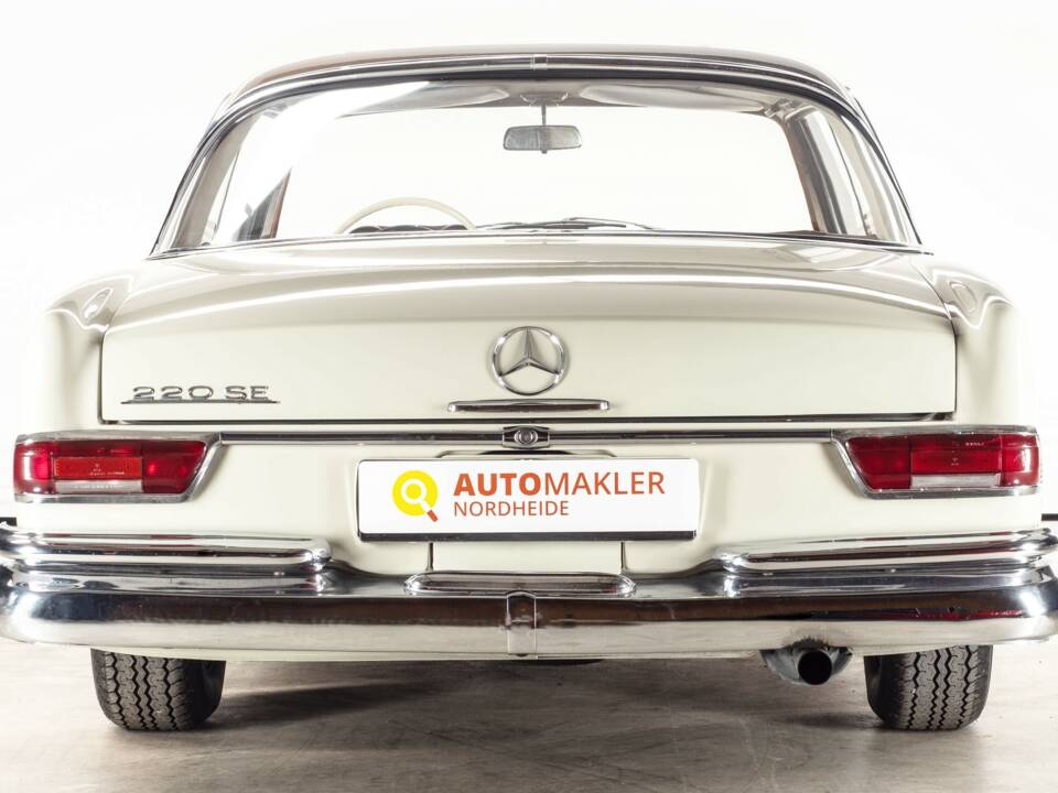 Image 19/54 of Mercedes-Benz 220 SE b (1963)