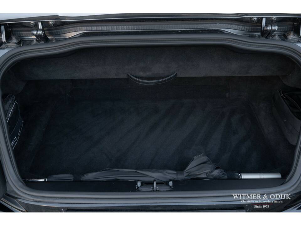 Image 37/41 de Aston Martin DB 11 Volante (2018)