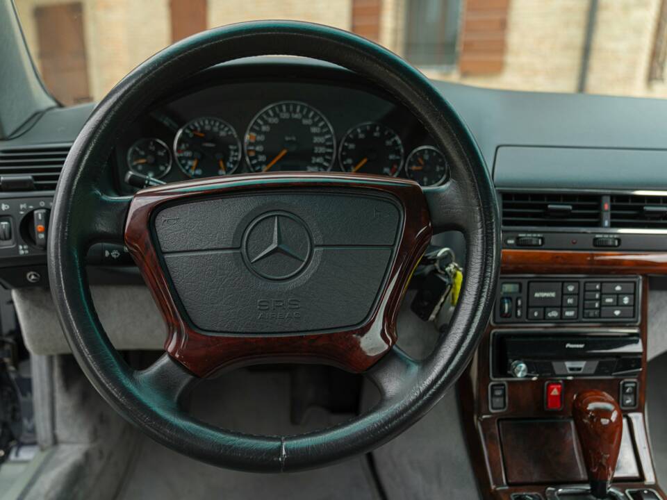 Image 49/50 of Mercedes-Benz SL 320 (1995)