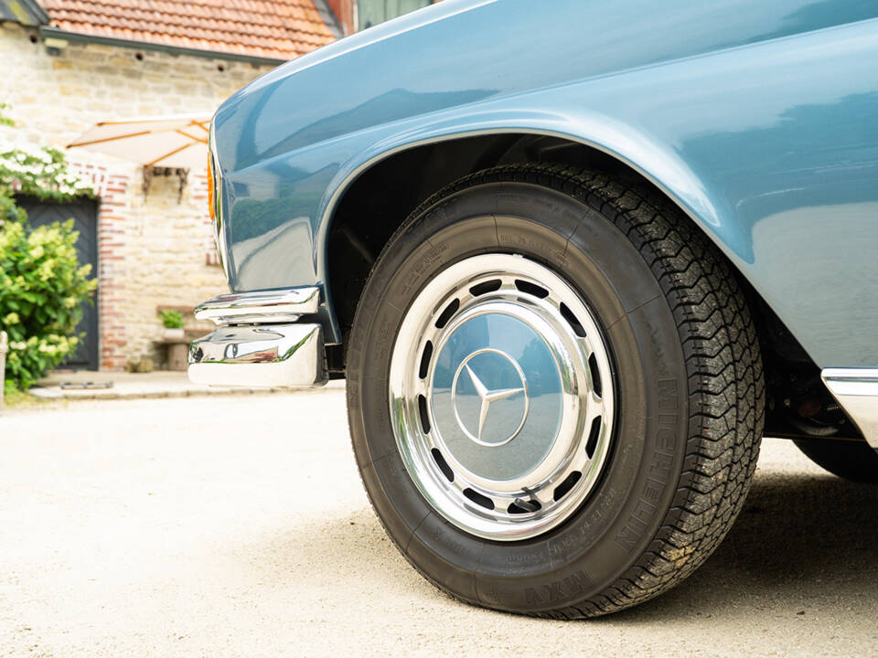 Image 20/48 of Mercedes-Benz 280 SE (1969)