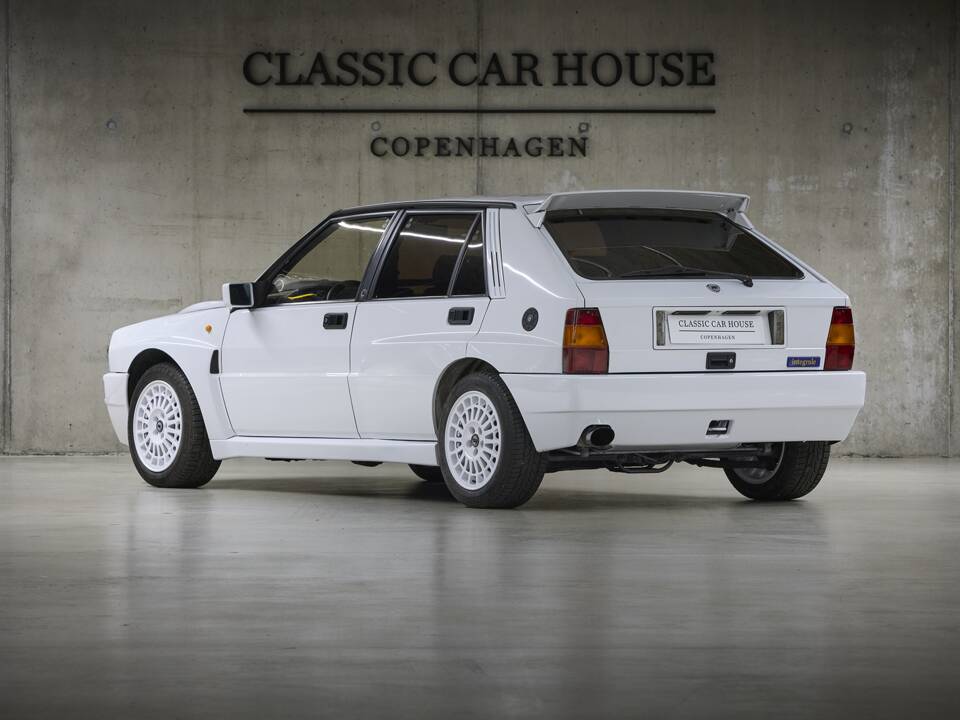 Image 33/93 of Lancia Delta HF Integrale Evoluzione I (1992)