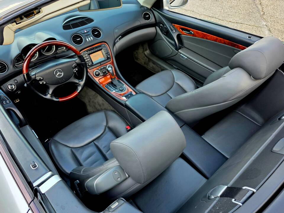 Image 17/39 of Mercedes-Benz SL 500 (2001)