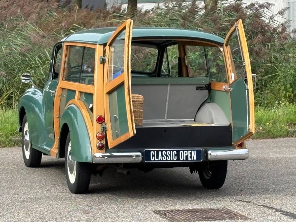 Image 16/26 of Morris Minor 1000 Traveller (1971)